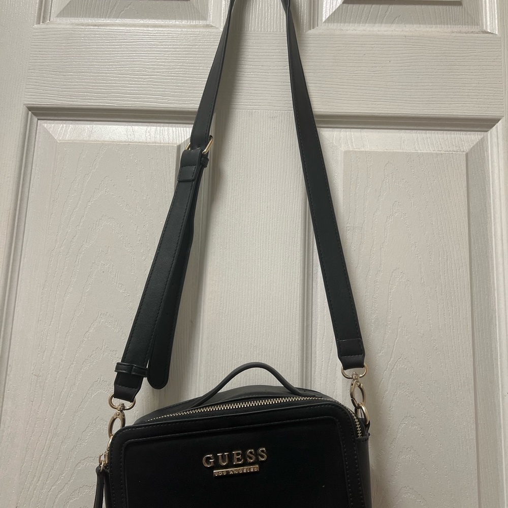 GUESS Elegant Black Crossbody Bag